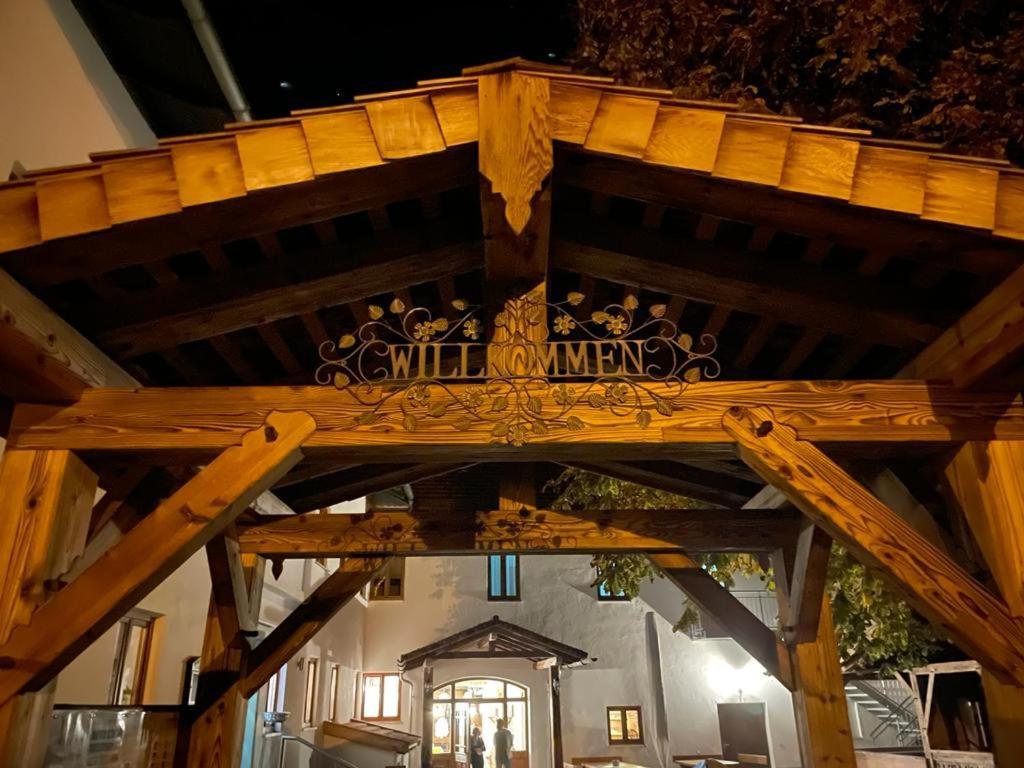 Landgasthaus Zur Linde Pleiskirchen Exteriör bild